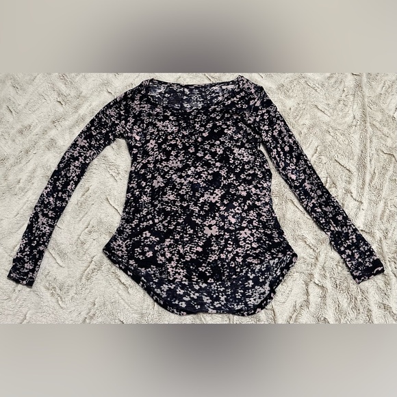 *BOGO* Simply Vera Vera Wang Dark Floral Long Sleeve Top - Picture 1 of 7